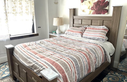 Downtown Jacksonville Apartment | Comfy Dowtown Apartment over looking the city of Jacksonville.