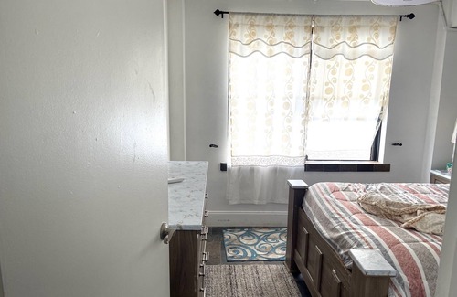 Downtown Jacksonville Apartment | Comfy Dowtown Apartment over looking the city of Jacksonville.