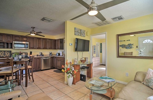 Downtown Dunedin House | Comfy Dunedin Escape: 1 Block to Main Street!