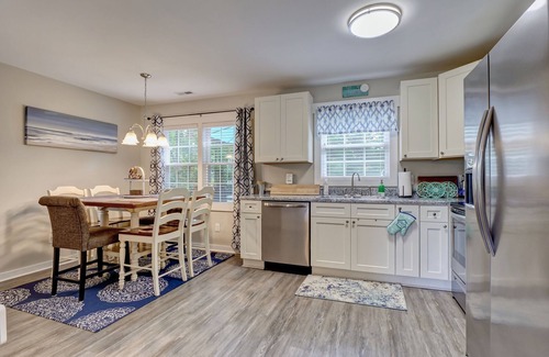 Wilmington House | Comfy, family-friendly, dog-friendly, 3 bedroom home with a pool
