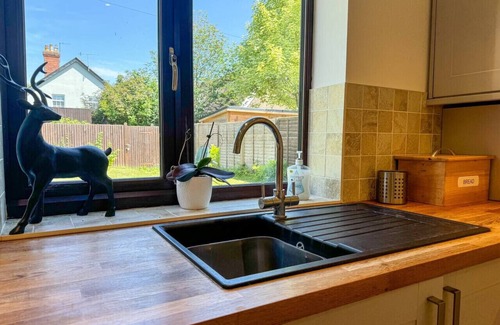 Hildenborough House | Comfy Family Home | Big Garden + 2-Car Driveway