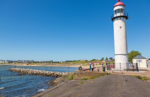 Municipality of Hellevoetsluis Apartment | Comfy family room with sea view, near the beach