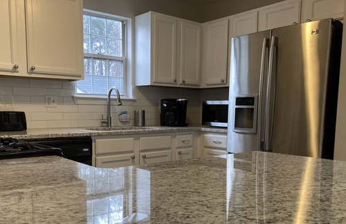 Acworth House | Comfy Getaway 3- Bedroom House