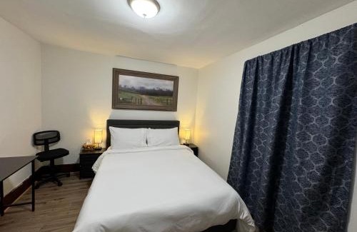 Downtown Niagara Falls House | Comfy Getaway, 5 Bed, Sleeps 9, walk to falls!