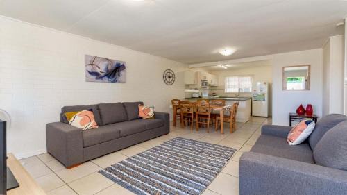 Bongaree House | Comfy Ground Floor Unit opposite waterfront! Welsby Pde, Bongaree