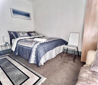 Enfield Lock Apartment | Comfy guest one bedroom
