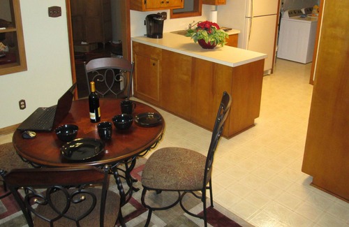 Monroe House | Comfy Home - Great for Long Term Stays