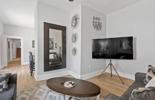 Roselawn Finance House | Comfy Home In Cincy