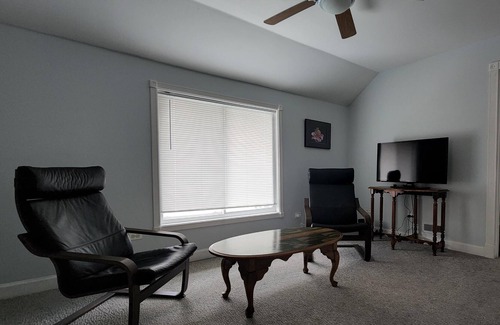 Kenosha House | Comfy House near Lake Michigan