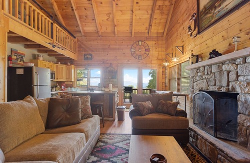 Waynesville Cabin | Comfy Lodge with Stunning Mountain Views