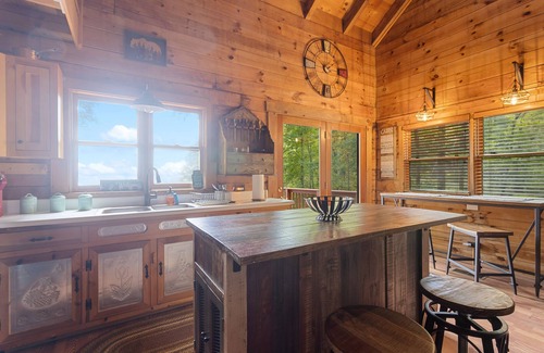 Waynesville Cabin | Comfy Lodge with Stunning Mountain Views