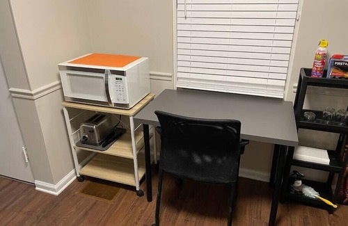Near Eastside Apartment | Comfy Mini-Apt * Near Downtown * Private Bed/Bath