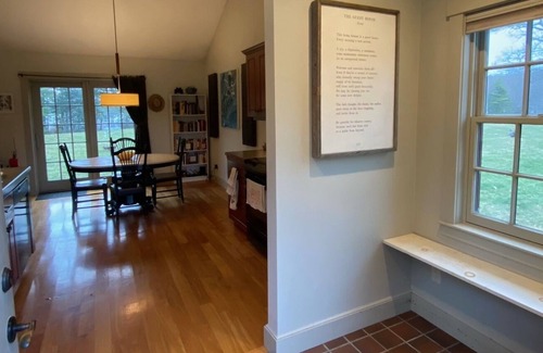 Sterling Cottage | Comfy Modern Cottage on Colonial Lakeside Estate