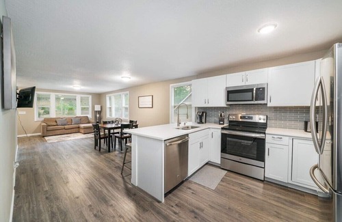 South Perry District House | Comfy & Modern Home Near Downtown Spokane