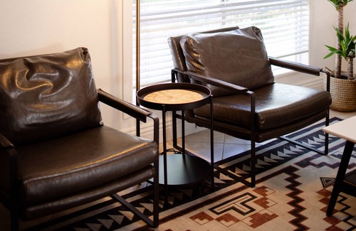 Ridgecrest Condo | Comfy Modern Mojave Condo w/Full Kitchen. Perfect for Pitstoppers & Long Term