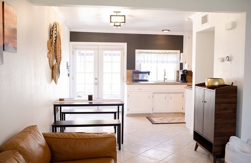 Ridgecrest Condo | Comfy Modern Mojave Condo w/Full Kitchen. Perfect for Pitstoppers & Long Term