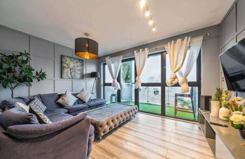 Lansbury Apartment | Comfy Modern Unit Near Canary Wharf-Top-Floor Privacy-Ideal for Business and Leisure