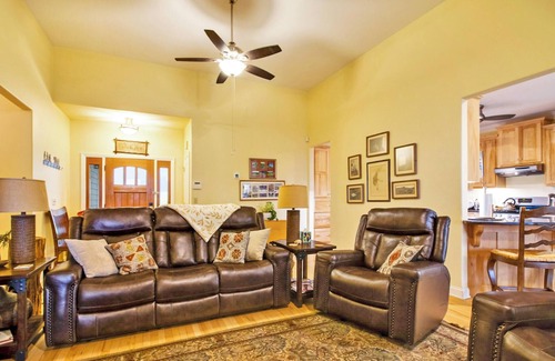 Ozone House | Comfy Mountain Top Home, Pet Friendly, Great Sunsets & Star Gazing from Hot Tub