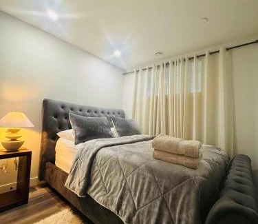 Calgary House | Comfy Neutral Living Free Parking