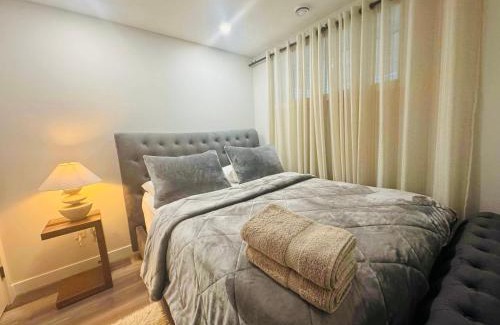 Calgary House | Comfy Neutral Living Free Parking