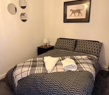 Bracknell Apartment | Comfy Premium Home in Town