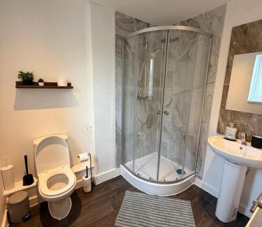 Bracknell Apartment | Comfy Premium Home in Town
