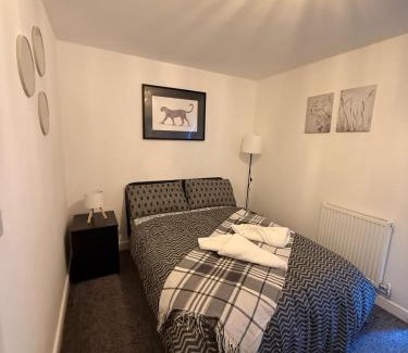 Bracknell Apartment | Comfy Premium Home in Town