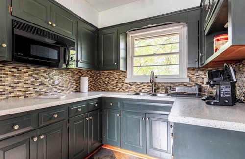 Roeland Park House | Comfy, quiet & private 2BR home.