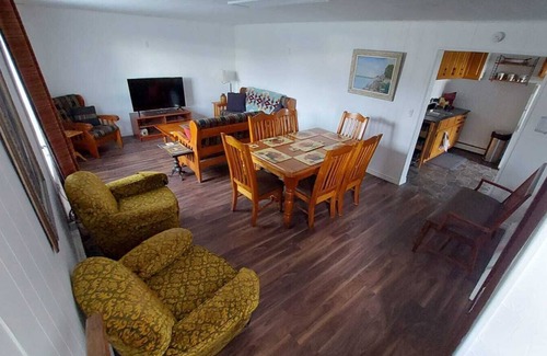 Algoma District House | Comfy, Roomy, Close to Stores, Trails & Lake