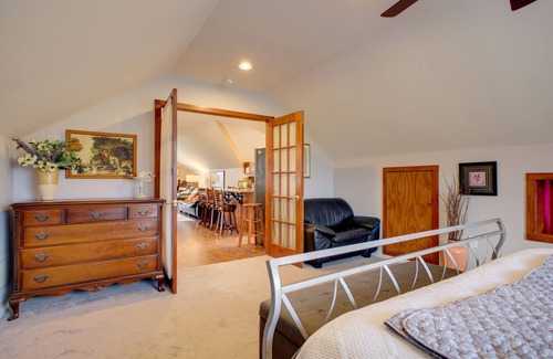Schuylerville House | Comfy Schuylerville Carriage Getaway w/ Views