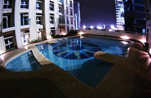 Bagumbayan Condo | Comfy, spacious 1BR unit +balcony, wifi, Smart TV & Netflix-ready, pool, gym