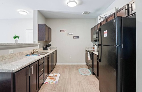 Union City Apartment | Comfy Stay by ATL Airport + Pool Access