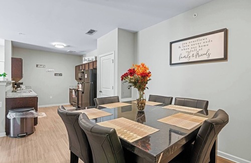 Union City Apartment | Comfy Stay by ATL Airport + Pool Access