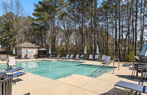 Union City Apartment | Comfy Stay by ATL Airport + Pool Access