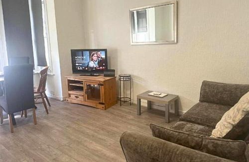 Southend-on-Sea Apartment | Comfy Staycation! 2BR City Centre Westcliff Beach & High St by Everhome Ltd