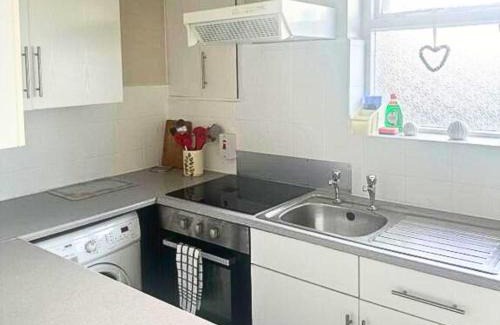 Southend-on-Sea Apartment | Comfy Staycation! 2BR City Centre Westcliff Beach & High St by Everhome Ltd