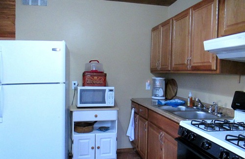 West Alameda Apartment | Comfy Studio for Two. A short 5 miles to SF Plaza!