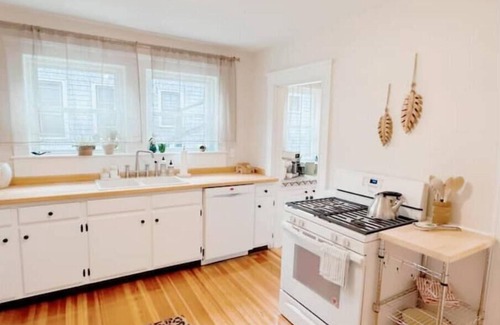 Medford Apartment | Comfy, Stylish Apt. Near Uni's, Driveway