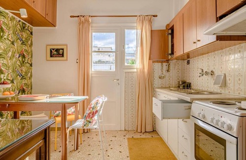 Filopappou Apartment | Comfy & Sunny flat w/h balcony@center up to 8ppl
