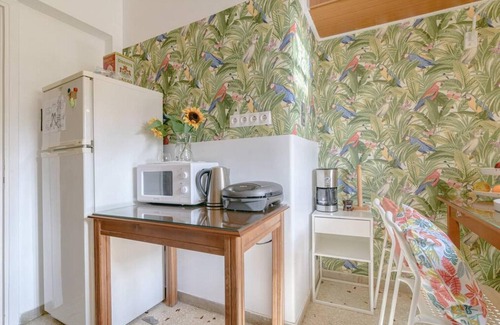 Filopappou Apartment | Comfy & Sunny flat w/h balcony@center up to 8ppl