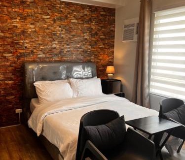 Bantud Hacienda Apartment | Comfy unit with fast wifi along Lacson St.