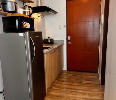 Bantud Hacienda Apartment | Comfy unit with fast wifi along Lacson St.