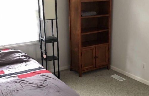 Urbana House | Comfy Urbana Home and amenities for ILLINI visit