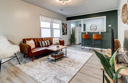 Tower Homes House | Comfy Waldo Home in KC. 5-Star Location!