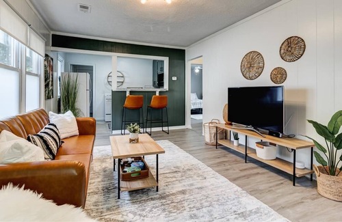 Tower Homes House | Comfy Waldo Home in KC. 5-Star Location!
