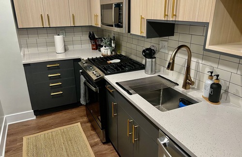 Aurora Highlands Apartment | ComfyGetaway by DC,Metro,Airport