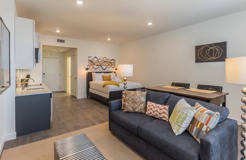 Spruce Hill Apartment | Coming for CHOP or PENN? This is a GREAT CHOICE