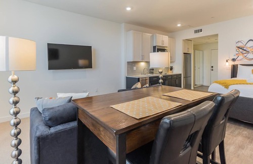 Spruce Hill Apartment | Coming for CHOP or PENN? This is a GREAT CHOICE