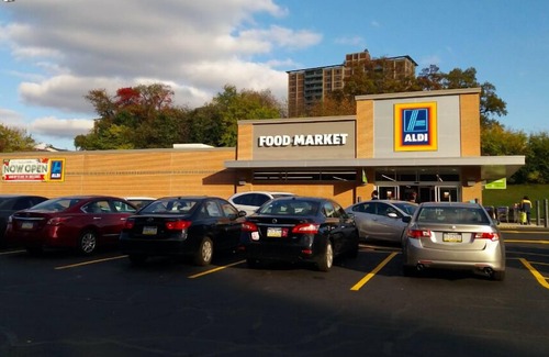 Spruce Hill Apartment | Coming for CHOP or PENN? This is a GREAT CHOICE