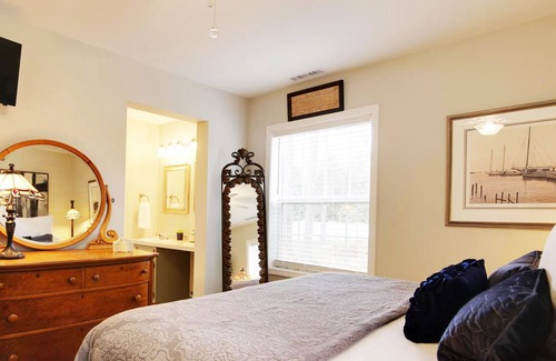 Tilghman House | Commander's Getaway | an ESVR property